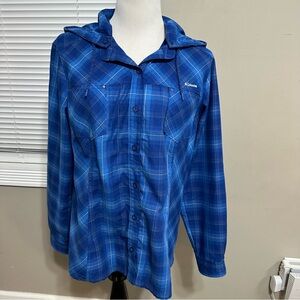 Columbia women’s size XL Titanium longsleeve button up shirt,with removable hood